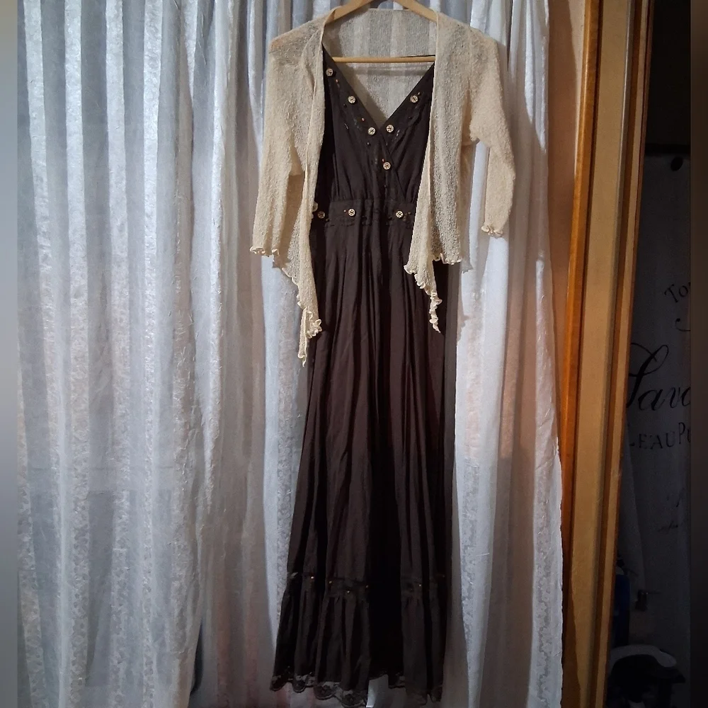 Gorgeous Tribal Brown Dress with Cream Shawl - Picture 2 of 3